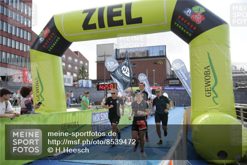 10.08.2025 - GEWOBA Citytriathlon Bremen H.Heesch http://msf.ph/oto/8539472 10.08.2025 14:25:00 Ziel 765, 894, 964, 1023 meine-sportfotos.de