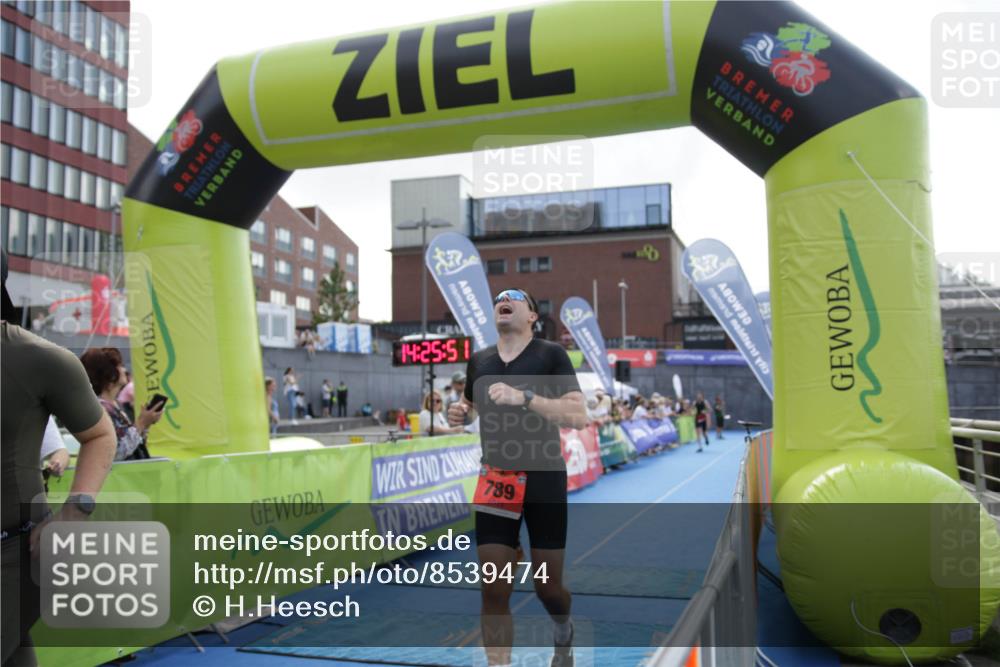 10.08.2025 - GEWOBA Citytriathlon Bremen H.Heesch http://msf.ph/oto/8539474 10.08.2025 14:25:50 Ziel 643, 749, 789, 795 meine-sportfotos.de
