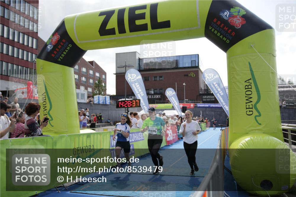 10.08.2025 - GEWOBA Citytriathlon Bremen H.Heesch http://msf.ph/oto/8539479 10.08.2025 14:28:36 Ziel 978, 1019 meine-sportfotos.de