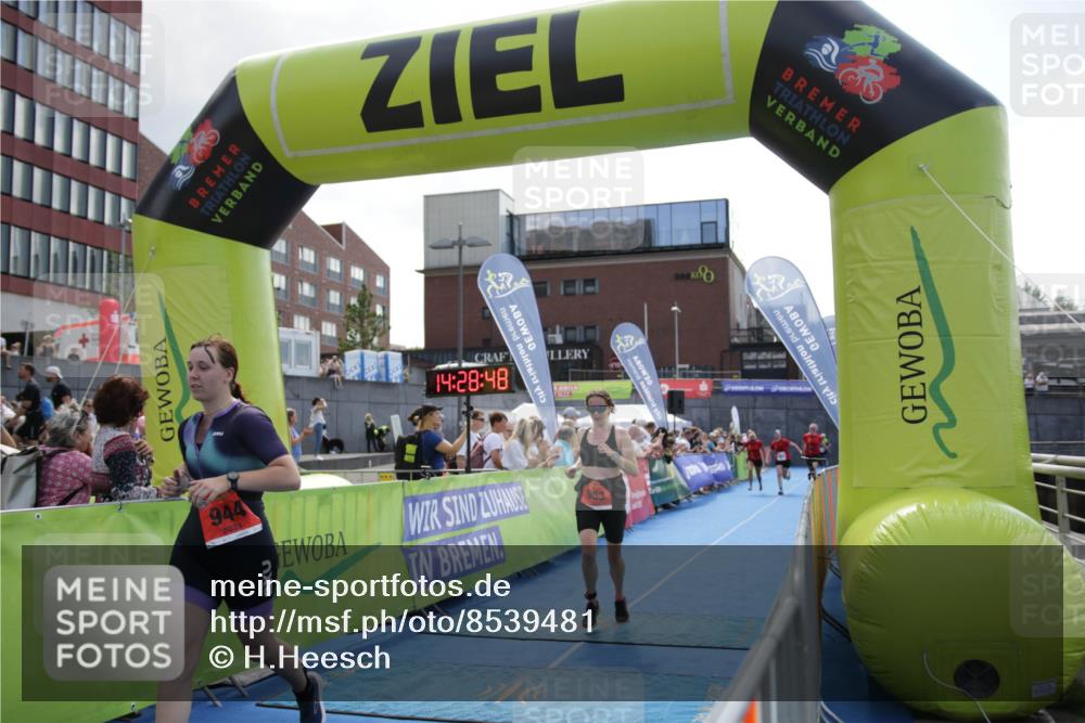 10.08.2025 - GEWOBA Citytriathlon Bremen H.Heesch http://msf.ph/oto/8539481 10.08.2025 14:28:47 Ziel 953 meine-sportfotos.de