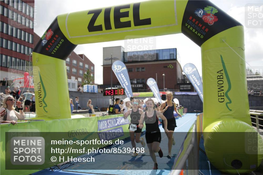 10.08.2025 - GEWOBA Citytriathlon Bremen H.Heesch http://msf.ph/oto/8539498 10.08.2025 14:31:12 Ziel 862, 969, 1036 meine-sportfotos.de