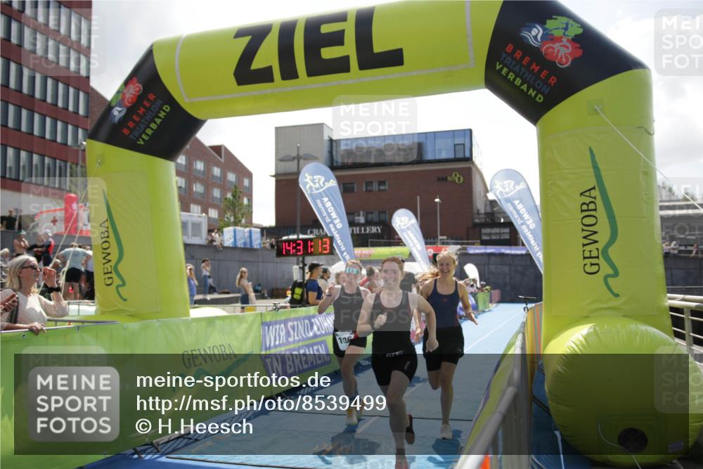 10.08.2025 - GEWOBA Citytriathlon Bremen H.Heesch http://msf.ph/oto/8539499 10.08.2025 14:31:12 Ziel 862, 969, 1036 meine-sportfotos.de