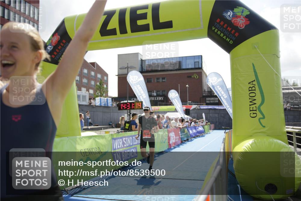 10.08.2025 - GEWOBA Citytriathlon Bremen H.Heesch http://msf.ph/oto/8539500 10.08.2025 14:31:13 Ziel 630, 862, 969, 1036 meine-sportfotos.de