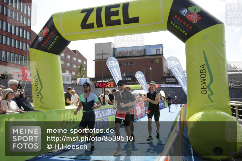 10.08.2025 - GEWOBA Citytriathlon Bremen H.Heesch http://msf.ph/oto/8539510 10.08.2025 14:35:24 Ziel 596, 652 meine-sportfotos.de