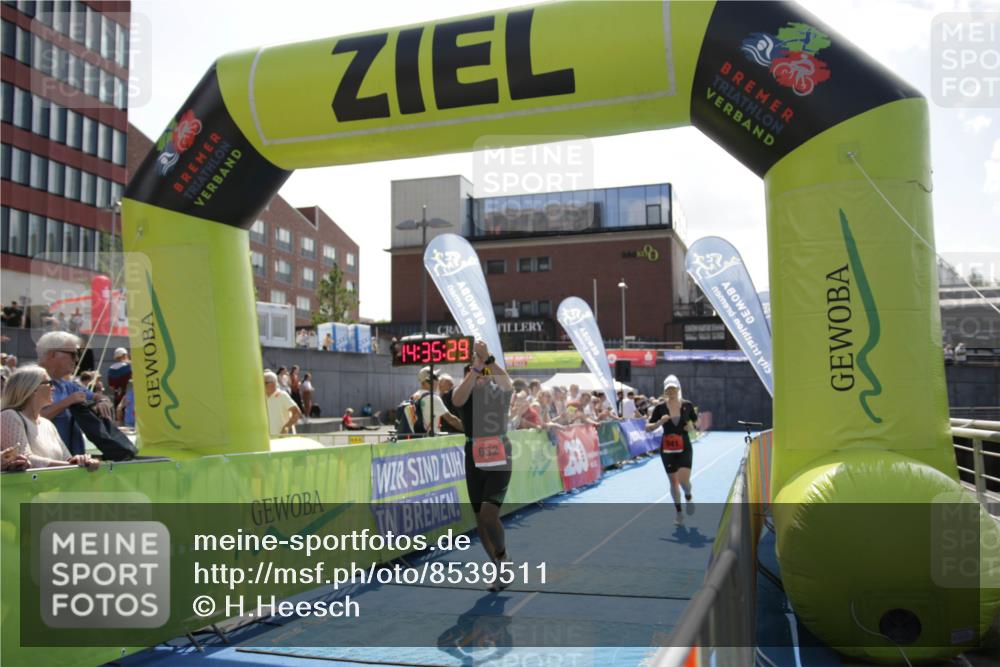 10.08.2025 - GEWOBA Citytriathlon Bremen H.Heesch http://msf.ph/oto/8539511 10.08.2025 14:35:28 Ziel 596, 632, 652 meine-sportfotos.de
