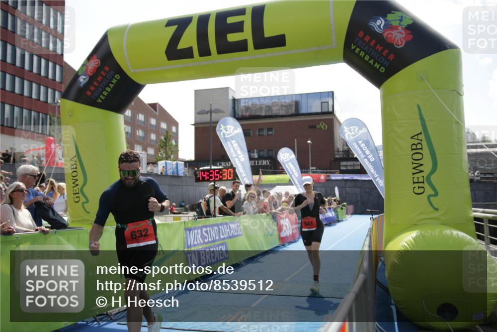 10.08.2025 - GEWOBA Citytriathlon Bremen H.Heesch http://msf.ph/oto/8539512 10.08.2025 14:35:29 Ziel 596, 632, 652 meine-sportfotos.de