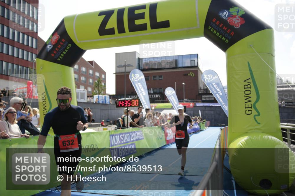 10.08.2025 - GEWOBA Citytriathlon Bremen H.Heesch http://msf.ph/oto/8539513 10.08.2025 14:35:29 Ziel 596, 632, 652 meine-sportfotos.de