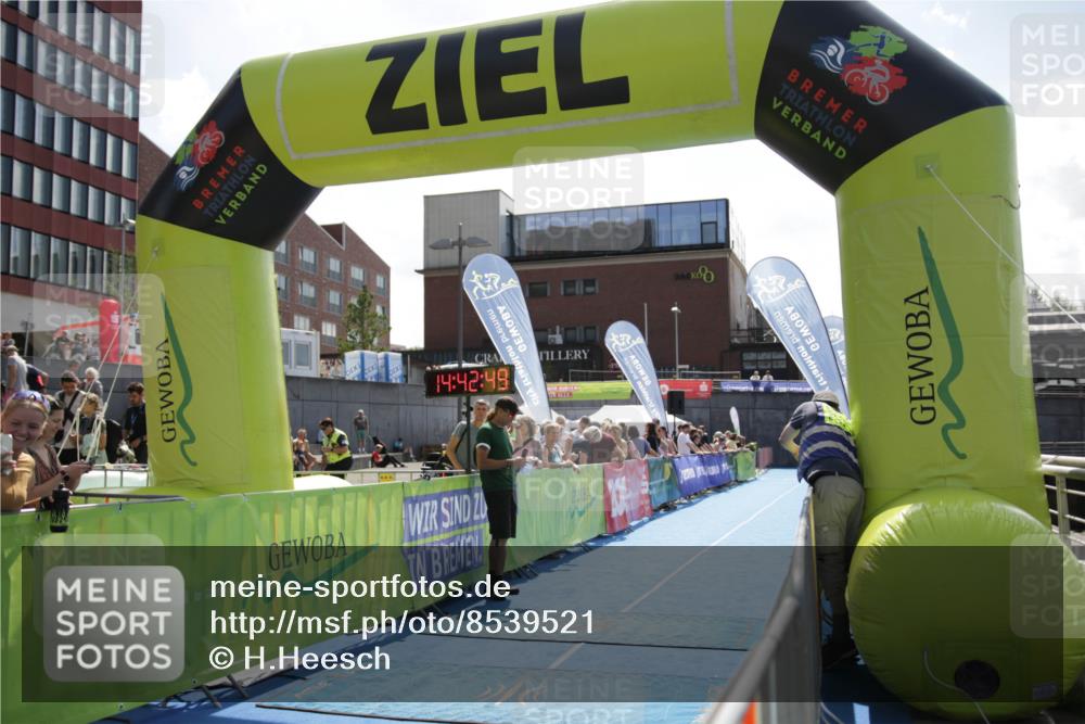 10.08.2025 - GEWOBA Citytriathlon Bremen H.Heesch http://msf.ph/oto/8539521 10.08.2025 14:42:48 Ziel 1032 meine-sportfotos.de