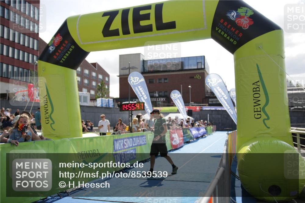 10.08.2025 - GEWOBA Citytriathlon Bremen H.Heesch http://msf.ph/oto/8539539 10.08.2025 14:55:40 Ziel 165, 905 meine-sportfotos.de