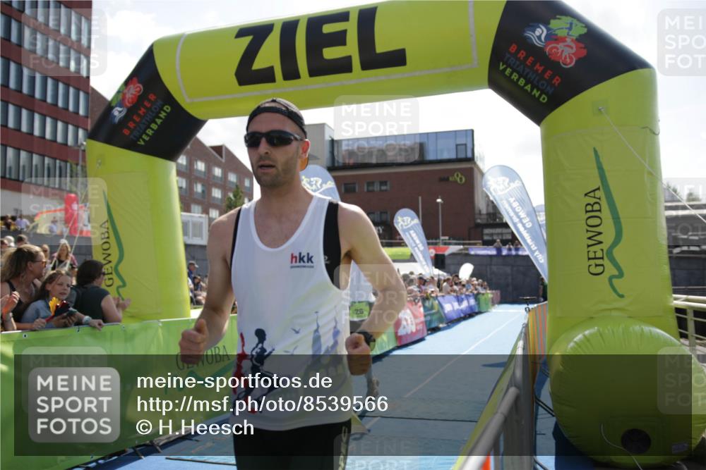 10.08.2025 - GEWOBA Citytriathlon Bremen H.Heesch http://msf.ph/oto/8539566 10.08.2025 15:09:08 Ziel 12, 26, 42, 44, 104, 151 meine-sportfotos.de