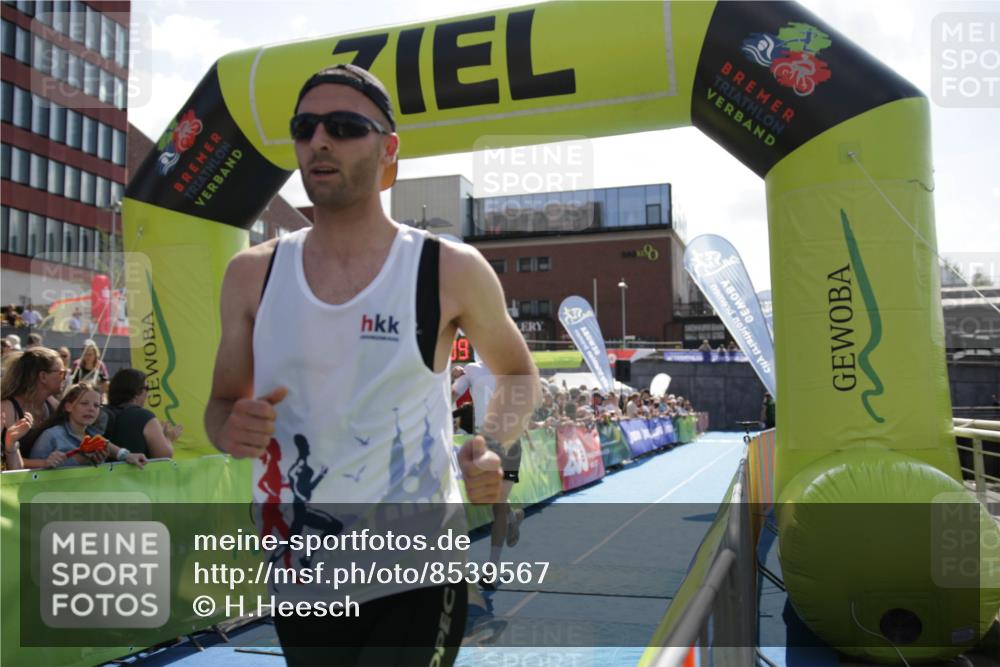 10.08.2025 - GEWOBA Citytriathlon Bremen H.Heesch http://msf.ph/oto/8539567 10.08.2025 15:09:08 Ziel 12, 26, 42, 44, 104, 151 meine-sportfotos.de