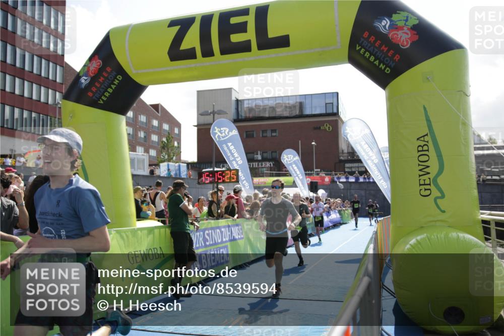 10.08.2025 - GEWOBA Citytriathlon Bremen H.Heesch http://msf.ph/oto/8539594 10.08.2025 15:15:23 Ziel 46, 64 meine-sportfotos.de