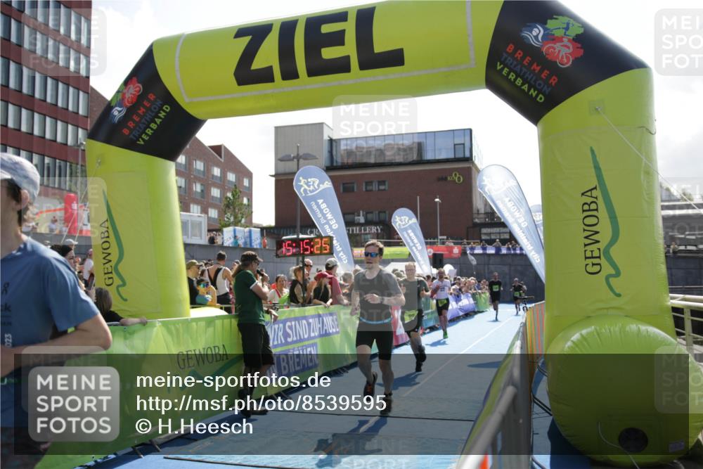 10.08.2025 - GEWOBA Citytriathlon Bremen H.Heesch http://msf.ph/oto/8539595 10.08.2025 15:15:23 Ziel 46, 64 meine-sportfotos.de