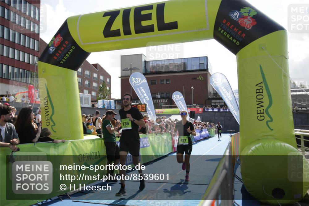 10.08.2025 - GEWOBA Citytriathlon Bremen H.Heesch http://msf.ph/oto/8539601 10.08.2025 15:15:29 Ziel 46, 64, 68, 136, 217, 229, 427 meine-sportfotos.de