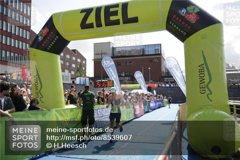 10.08.2025 - GEWOBA Citytriathlon Bremen H.Heesch http://msf.ph/oto/8539607 10.08.2025 15:16:35 Ziel 75, 191, 197, 488 meine-sportfotos.de