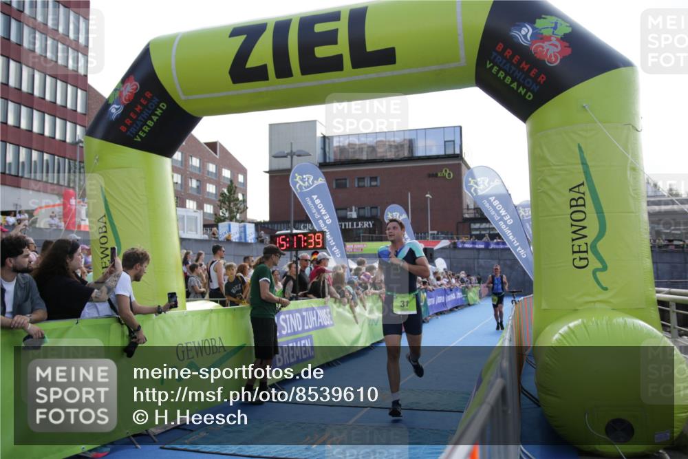 10.08.2025 - GEWOBA Citytriathlon Bremen H.Heesch http://msf.ph/oto/8539610 10.08.2025 15:17:38 Ziel 173 meine-sportfotos.de