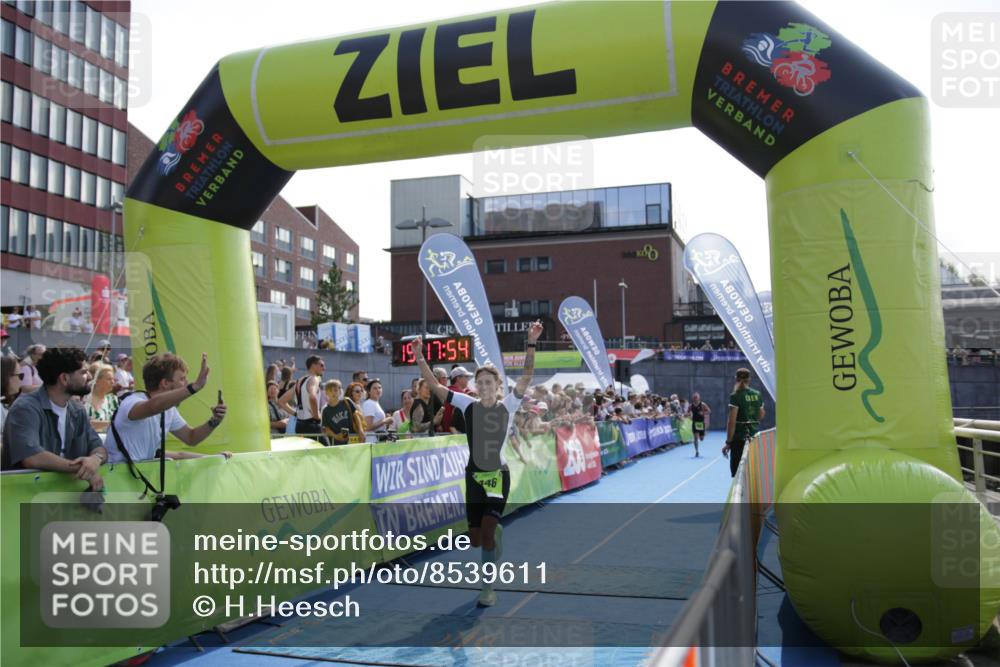 10.08.2025 - GEWOBA Citytriathlon Bremen H.Heesch http://msf.ph/oto/8539611 10.08.2025 15:17:54 Ziel 31, 312, 446 meine-sportfotos.de
