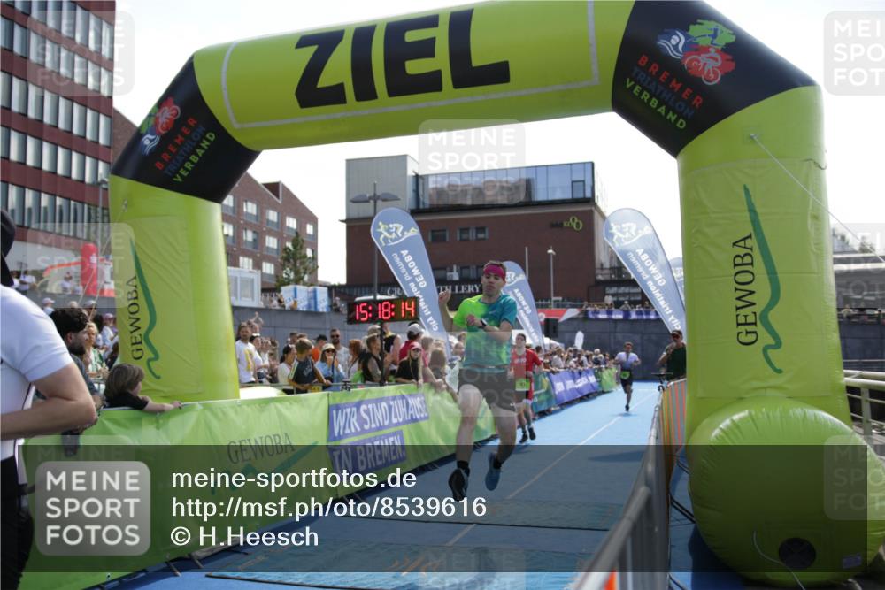 10.08.2025 - GEWOBA Citytriathlon Bremen H.Heesch http://msf.ph/oto/8539616 10.08.2025 15:18:13 Ziel 126, 143, 225 meine-sportfotos.de