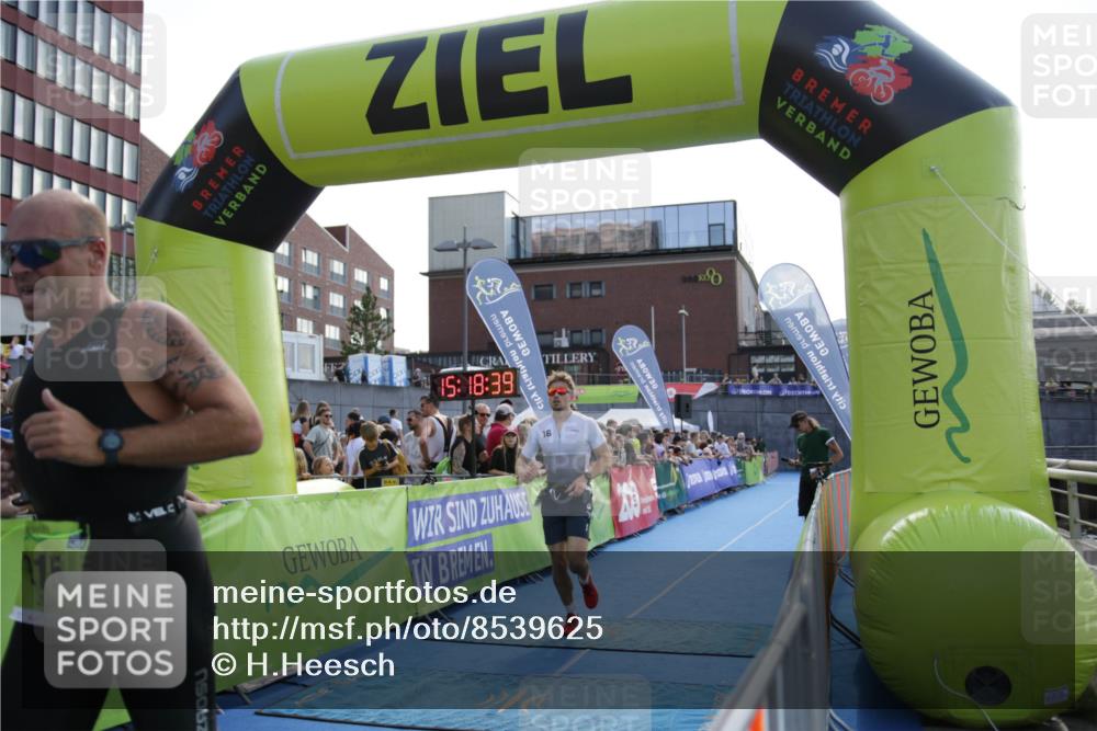 10.08.2025 - GEWOBA Citytriathlon Bremen H.Heesch http://msf.ph/oto/8539625 10.08.2025 15:18:38 Ziel 32, 121, 129, 164, 201, 215 meine-sportfotos.de