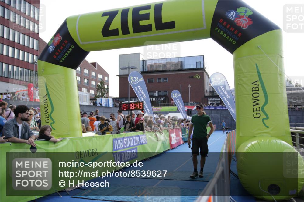 10.08.2025 - GEWOBA Citytriathlon Bremen H.Heesch http://msf.ph/oto/8539627 10.08.2025 15:18:42 Ziel 32, 121, 201, 215 meine-sportfotos.de