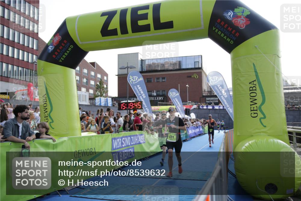 10.08.2025 - GEWOBA Citytriathlon Bremen H.Heesch http://msf.ph/oto/8539632 10.08.2025 15:19:45 Ziel 106, 123, 174, 431 meine-sportfotos.de