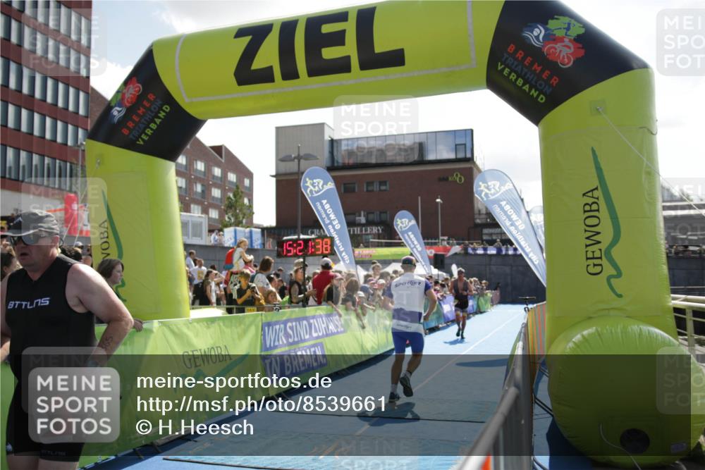 10.08.2025 - GEWOBA Citytriathlon Bremen H.Heesch http://msf.ph/oto/8539661 10.08.2025 15:21:36 Ziel 289, 484, 865 meine-sportfotos.de