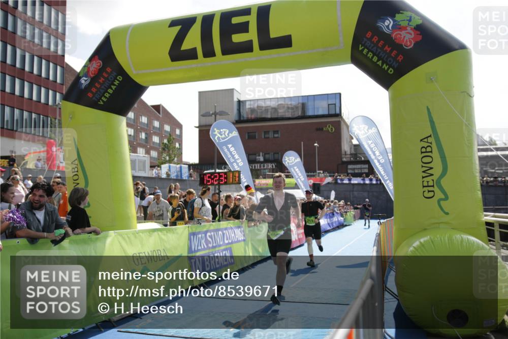 10.08.2025 - GEWOBA Citytriathlon Bremen H.Heesch http://msf.ph/oto/8539671 10.08.2025 15:23:10 Ziel 24, 100 meine-sportfotos.de