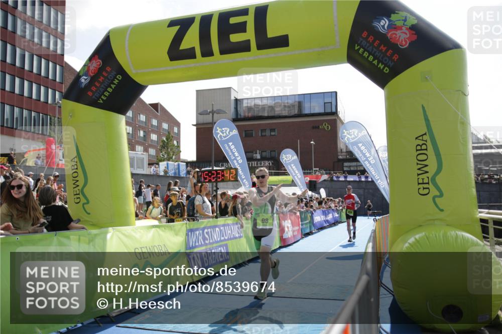 10.08.2025 - GEWOBA Citytriathlon Bremen H.Heesch http://msf.ph/oto/8539674 10.08.2025 15:23:41 Ziel 98 meine-sportfotos.de