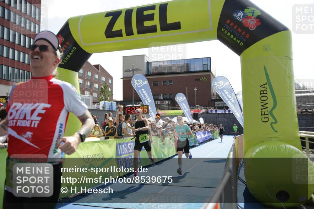 10.08.2025 - GEWOBA Citytriathlon Bremen H.Heesch http://msf.ph/oto/8539675 10.08.2025 15:23:44 Ziel 98, 209 meine-sportfotos.de