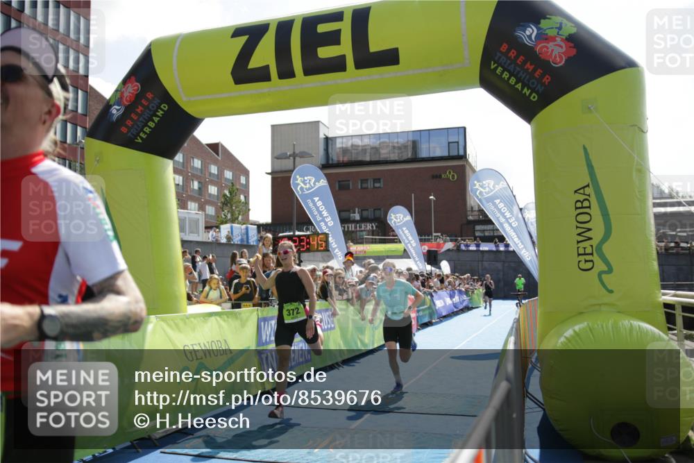 10.08.2025 - GEWOBA Citytriathlon Bremen H.Heesch http://msf.ph/oto/8539676 10.08.2025 15:23:44 Ziel 98, 209 meine-sportfotos.de