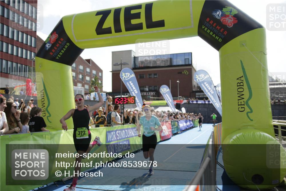 10.08.2025 - GEWOBA Citytriathlon Bremen H.Heesch http://msf.ph/oto/8539678 10.08.2025 15:23:45 Ziel 98, 209, 363, 372 meine-sportfotos.de