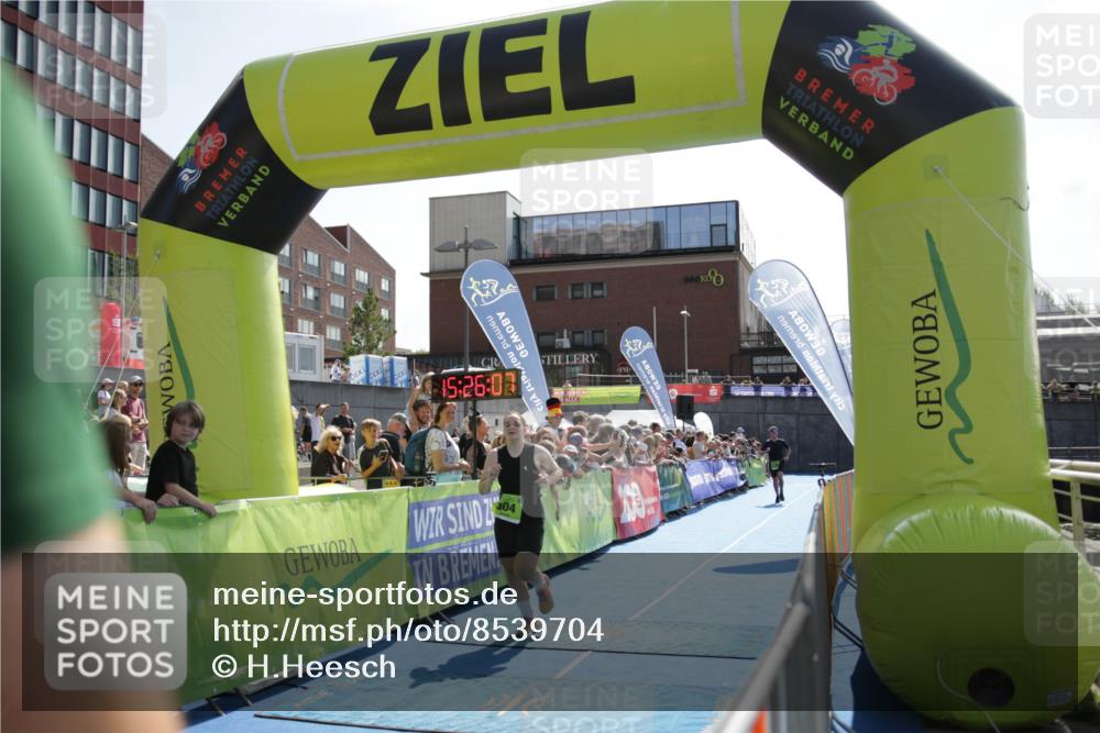10.08.2025 - GEWOBA Citytriathlon Bremen H.Heesch http://msf.ph/oto/8539704 10.08.2025 15:26:05 Ziel 29, 205, 303, 323 meine-sportfotos.de