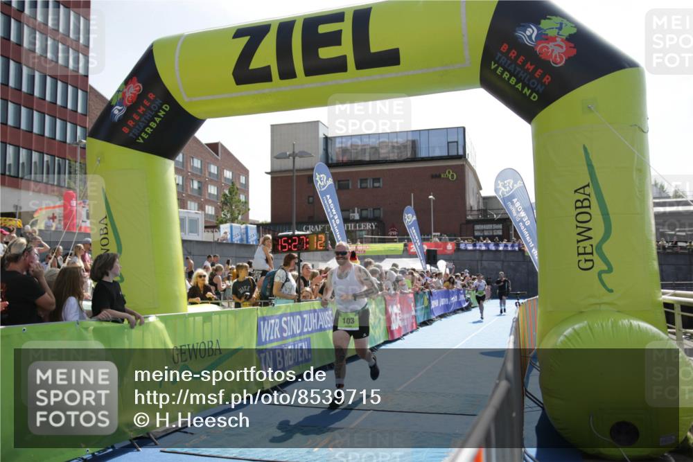 10.08.2025 - GEWOBA Citytriathlon Bremen H.Heesch http://msf.ph/oto/8539715 10.08.2025 15:27:11 Ziel 103 meine-sportfotos.de