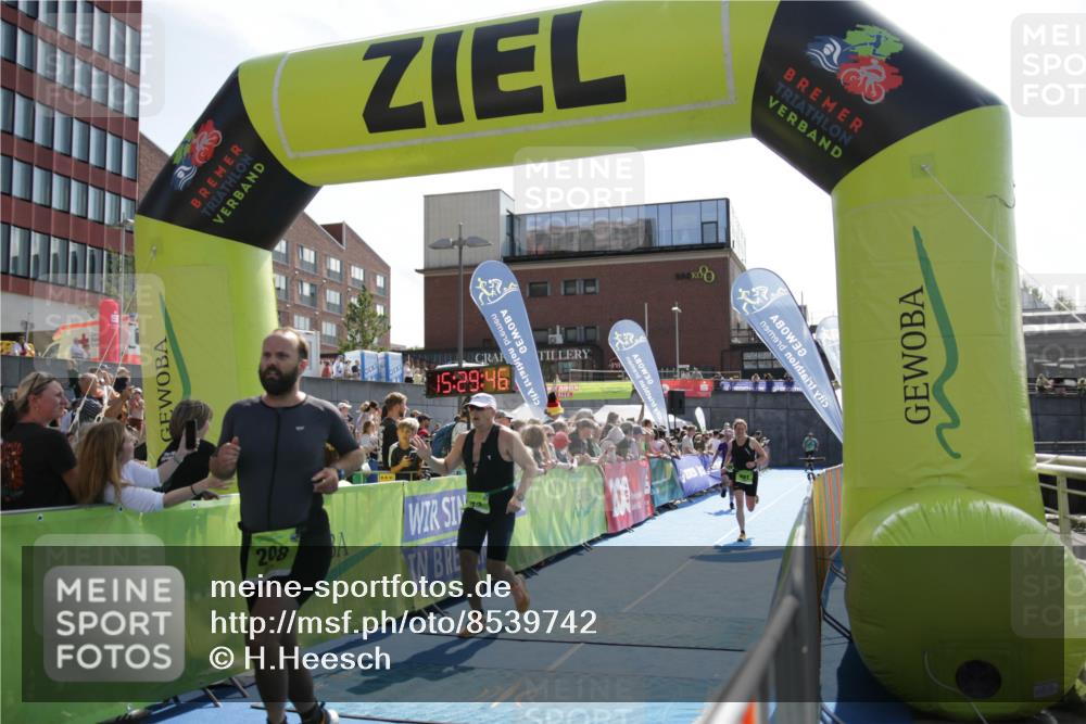 10.08.2025 - GEWOBA Citytriathlon Bremen H.Heesch http://msf.ph/oto/8539742 10.08.2025 15:29:45 Ziel 208, 273 meine-sportfotos.de