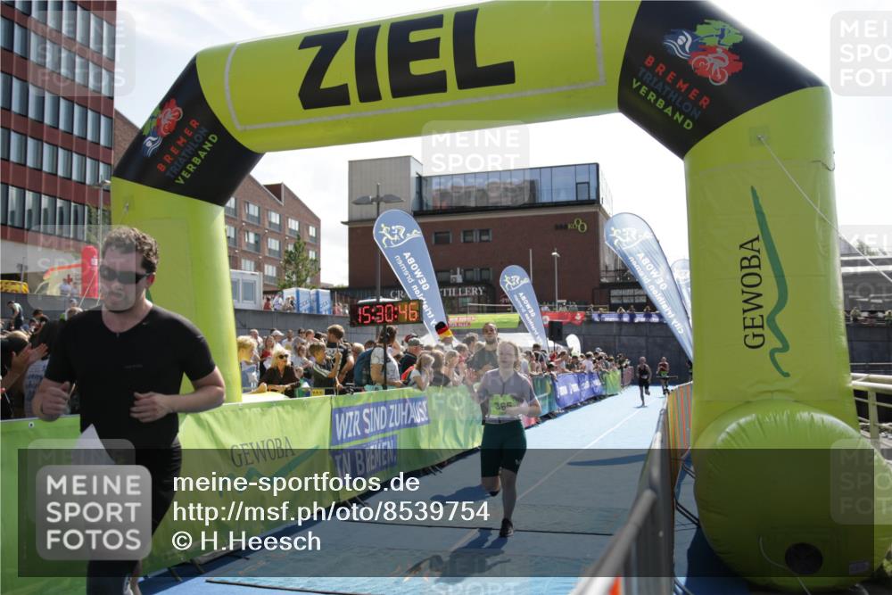 10.08.2025 - GEWOBA Citytriathlon Bremen H.Heesch http://msf.ph/oto/8539754 10.08.2025 15:30:45 Ziel 35, 110, 365 meine-sportfotos.de
