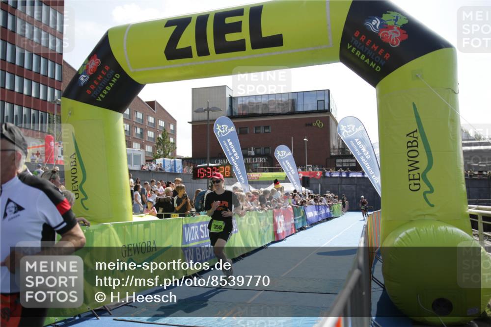 10.08.2025 - GEWOBA Citytriathlon Bremen H.Heesch http://msf.ph/oto/8539770 10.08.2025 15:33:28 Ziel 61, 358, 909 meine-sportfotos.de