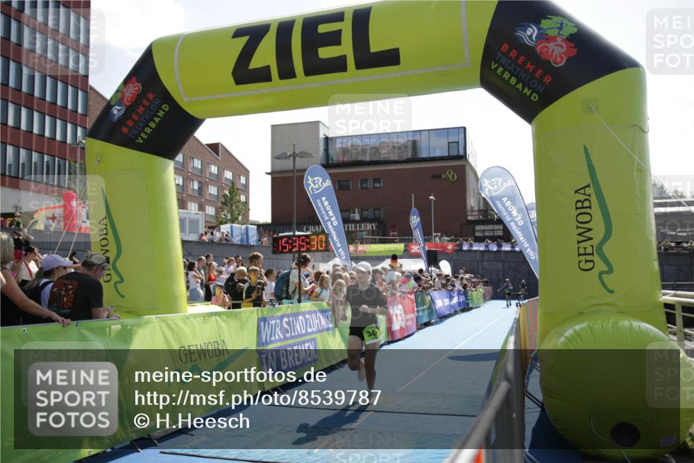 10.08.2025 - GEWOBA Citytriathlon Bremen H.Heesch http://msf.ph/oto/8539787 10.08.2025 15:35:29 Ziel 344, 416, 485 meine-sportfotos.de