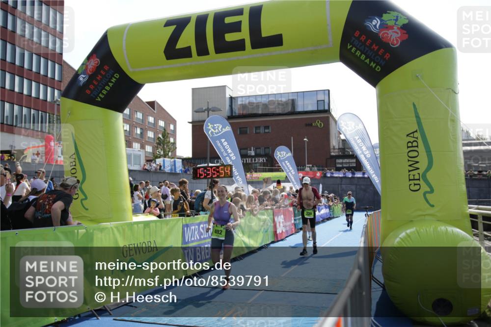 10.08.2025 - GEWOBA Citytriathlon Bremen H.Heesch http://msf.ph/oto/8539791 10.08.2025 15:35:53 Ziel 399, 429, 492 meine-sportfotos.de