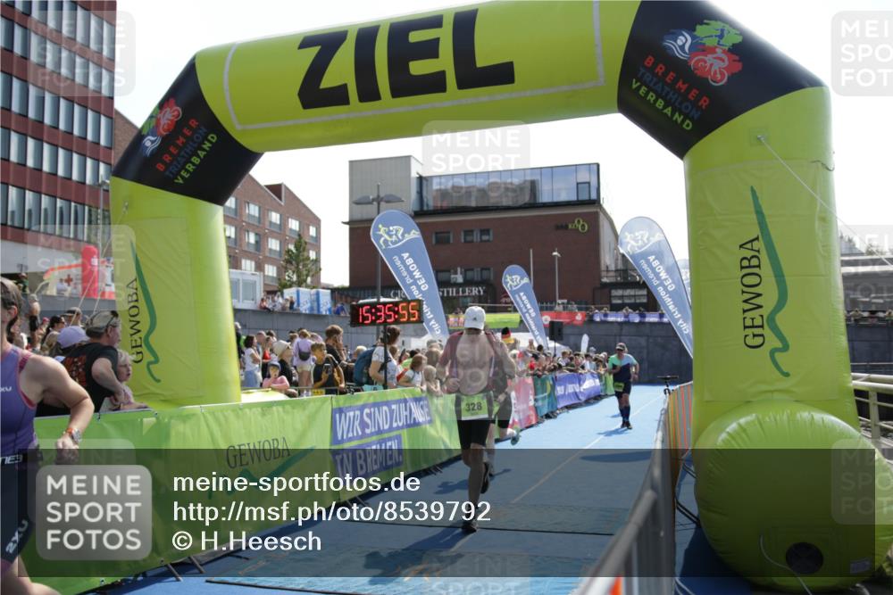 10.08.2025 - GEWOBA Citytriathlon Bremen H.Heesch http://msf.ph/oto/8539792 10.08.2025 15:35:55 Ziel 356, 429, 492 meine-sportfotos.de