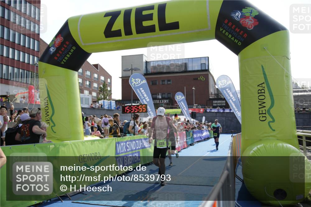 10.08.2025 - GEWOBA Citytriathlon Bremen H.Heesch http://msf.ph/oto/8539793 10.08.2025 15:35:55 Ziel 356, 429, 492 meine-sportfotos.de