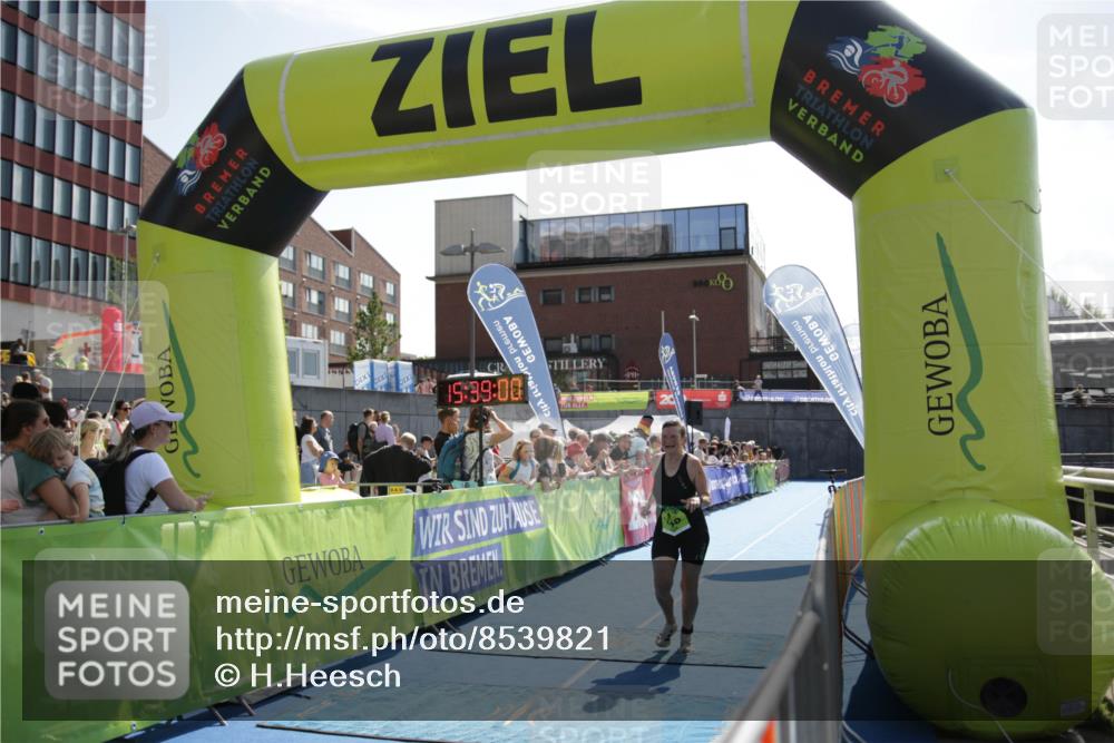 10.08.2025 - GEWOBA Citytriathlon Bremen H.Heesch http://msf.ph/oto/8539821 10.08.2025 15:39:00 Ziel 275, 300, 530 meine-sportfotos.de