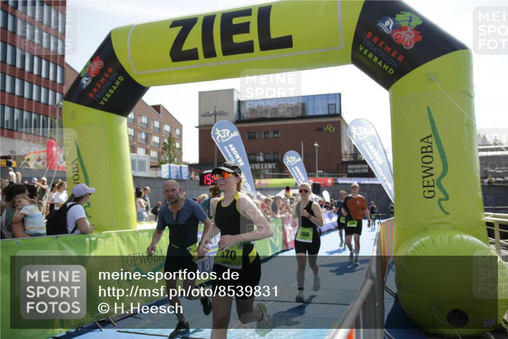 10.08.2025 - GEWOBA Citytriathlon Bremen H.Heesch http://msf.ph/oto/8539831 10.08.2025 15:40:46 Ziel 153, 316, 509 meine-sportfotos.de