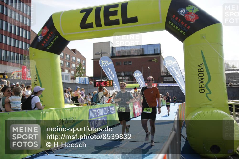 10.08.2025 - GEWOBA Citytriathlon Bremen H.Heesch http://msf.ph/oto/8539832 10.08.2025 15:40:50 Ziel 128, 153, 366, 370, 509 meine-sportfotos.de