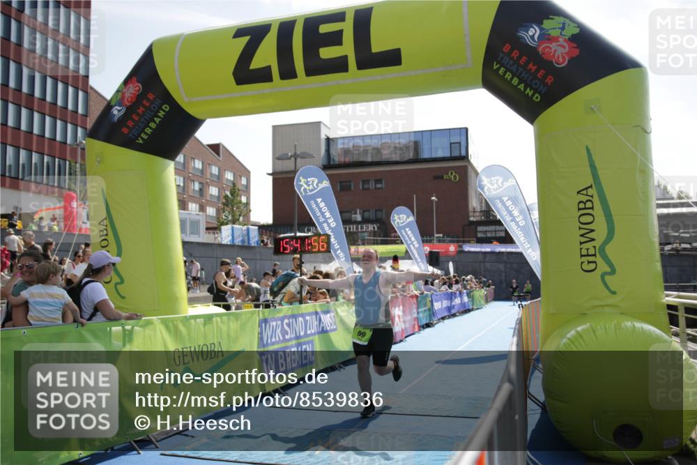 10.08.2025 - GEWOBA Citytriathlon Bremen H.Heesch http://msf.ph/oto/8539836 10.08.2025 15:41:55 Ziel 99 meine-sportfotos.de