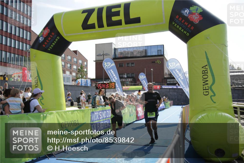 10.08.2025 - GEWOBA Citytriathlon Bremen H.Heesch http://msf.ph/oto/8539842 10.08.2025 15:43:18 Ziel 179, 286, 291 meine-sportfotos.de