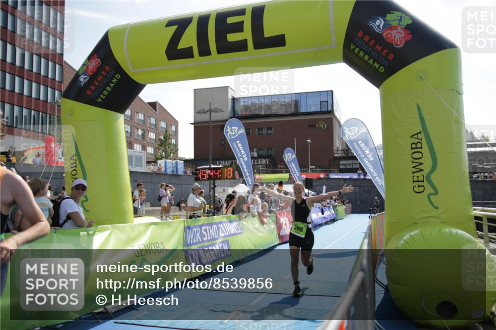 10.08.2025 - GEWOBA Citytriathlon Bremen H.Heesch http://msf.ph/oto/8539856 10.08.2025 15:44:17 Ziel 149, 398, 519 meine-sportfotos.de