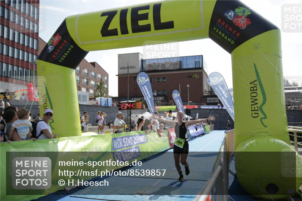 10.08.2025 - GEWOBA Citytriathlon Bremen H.Heesch http://msf.ph/oto/8539857 10.08.2025 15:44:17 Ziel 149, 398, 519 meine-sportfotos.de