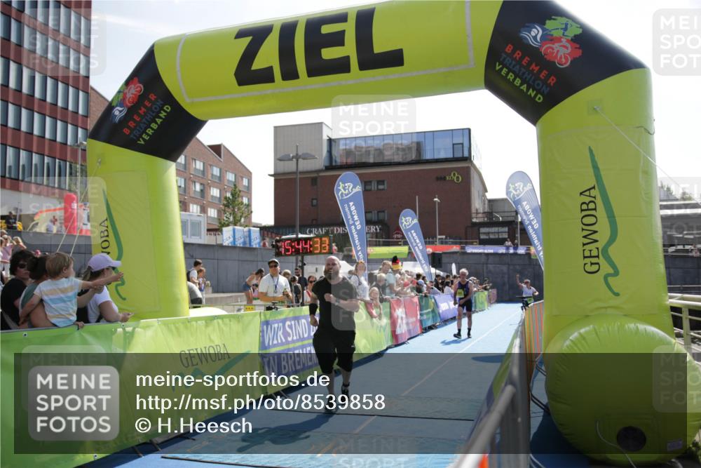 10.08.2025 - GEWOBA Citytriathlon Bremen H.Heesch http://msf.ph/oto/8539858 10.08.2025 15:44:32 Ziel 183 meine-sportfotos.de