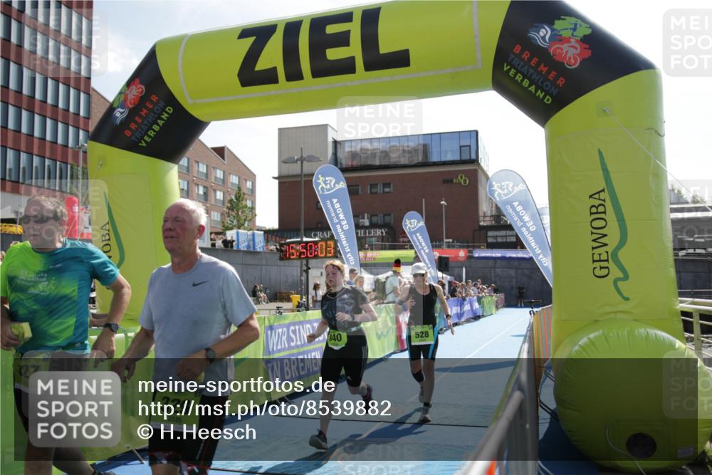 10.08.2025 - GEWOBA Citytriathlon Bremen H.Heesch http://msf.ph/oto/8539882 10.08.2025 15:50:02 Ziel 327, 329, 340, 528 meine-sportfotos.de