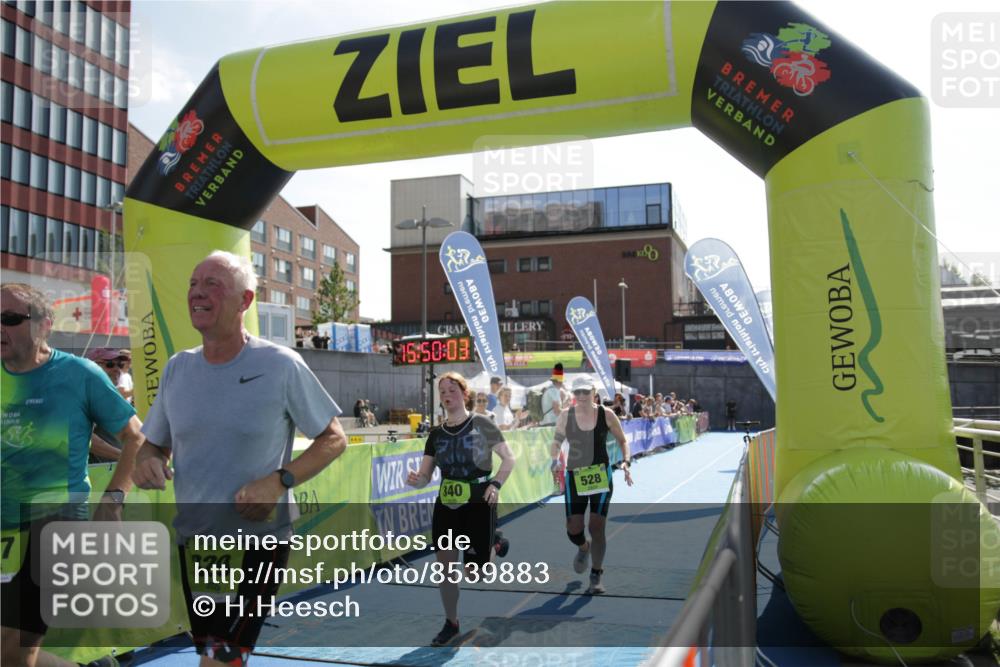 10.08.2025 - GEWOBA Citytriathlon Bremen H.Heesch http://msf.ph/oto/8539883 10.08.2025 15:50:02 Ziel 327, 329, 340, 528 meine-sportfotos.de